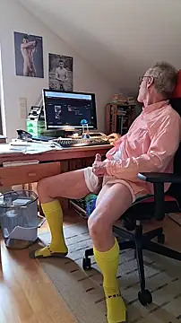 Snapshot of BerndisCam chatting on 09-26-25, 11:25 BerndisCam online show from 09-26-25, 11:25