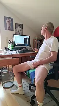 Snapshot of BerndisCam chatting on 09-30-25, 11:48 BerndisCam online show from 09-30-25, 11:48