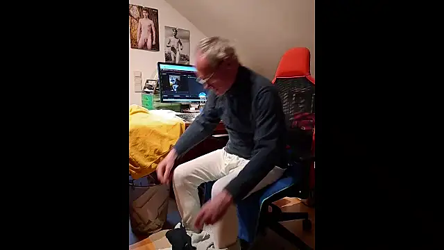 Snapshot of BerndisCam chatting on 01-08-26, 03:25 BerndisCam online show from 01-08-26, 03:25