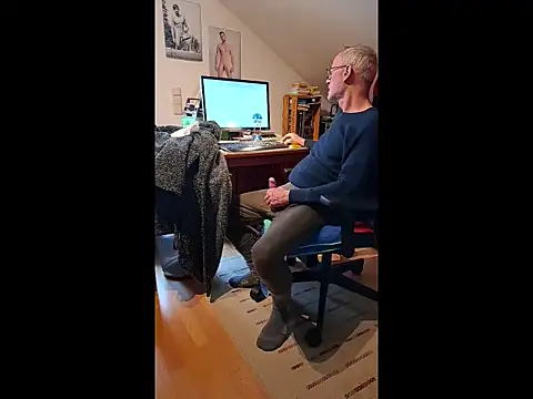 Snapshot of BerndisCam chatting on 02-12-26, 12:55 BerndisCam online show from 02-12-26, 12:55