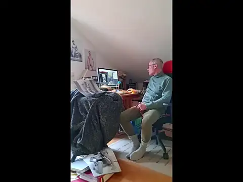 Snapshot of BerndisCam chatting on 02-19-26, 01:40 BerndisCam online show from 02-19-26, 01:40