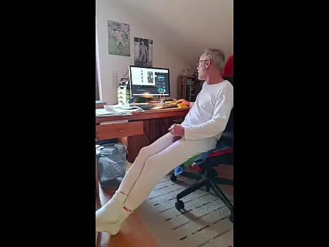 Snapshot of BerndisCam chatting on 03-04-26, 02:12 BerndisCam online show from 03-04-26, 02:12