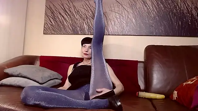 Snapshot of ElizabethLong chatting on 03-16-25, 02:33 ElizabethLong online show from 03-16-25, 02:33