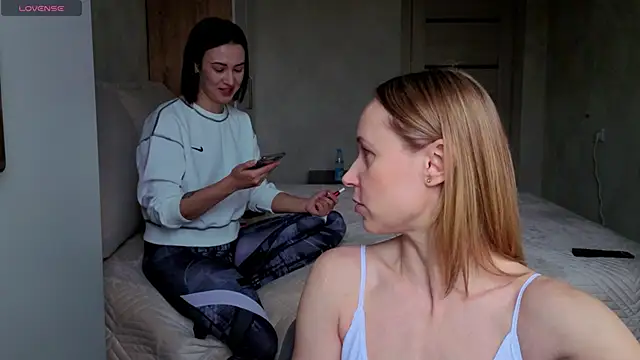 sweeetgirls2021 online show from 04-19-26, 02:55