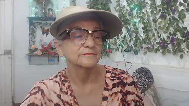 FunnyGrandma online show from 12-11-24, 01:47