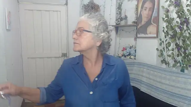 FunnyGrandma online show from 09-25-25, 11:30