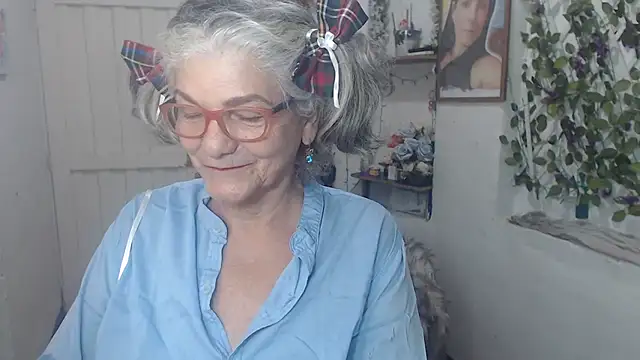 FunnyGrandma online show from 10-09-25, 11:03