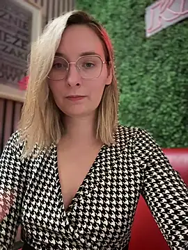 The Snowwhitee online show from 03-17-25, 07:15