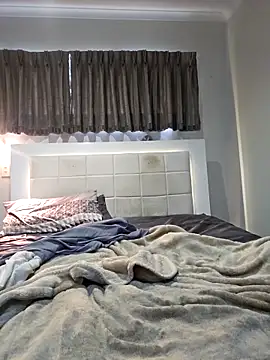 PhoenixDesirexh online show from 04-14-26, 12:05