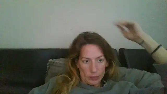 Snapshot of Rhodesxox chatting on 11-05-25, 05:57 Rhodesxox online show from 11-05-25, 05:57