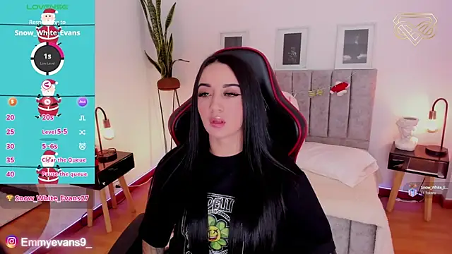 EmmyEvans1 online show from 12-30-24, 07:32