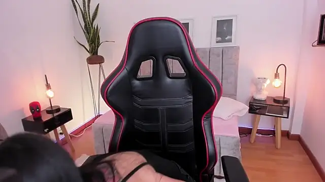 EmmyEvans1 online show from 01-13-25, 07:42