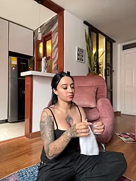 EmmyEvans1 online show from 02-06-25, 08:45