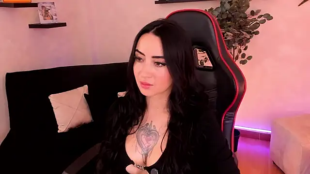 EmmyEvans1 online show from 11-10-25, 07:35