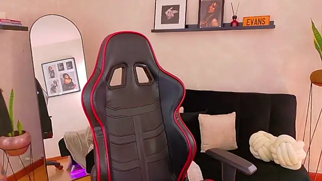 EmmyEvans1 online show from 02-26-26, 07:24