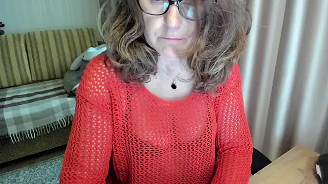 lauraoven online show from 06-15-26, 01:35