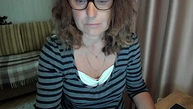Snapshot of lauraoven chatting on 07-06-26, 09:17 lauraoven online show from 07-06-26, 09:17
