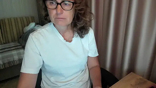Snapshot of lauraoven chatting on 07-22-26, 01:58 lauraoven online show from 07-22-26, 01:58