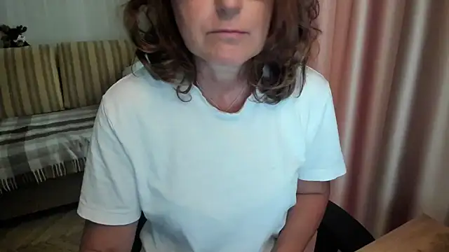 Snapshot of lauraoven chatting on 07-28-26, 03:21 lauraoven online show from 07-28-26, 03:21