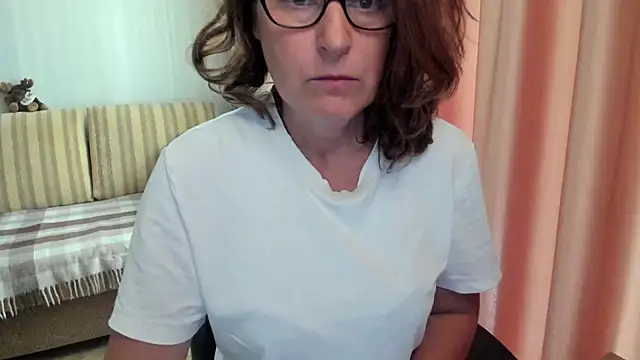 Snapshot of lauraoven chatting on 07-29-26, 06:55 lauraoven online show from 07-29-26, 06:55