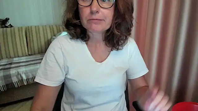 Snapshot of lauraoven chatting on 08-01-26, 09:52 lauraoven online show from 08-01-26, 09:52