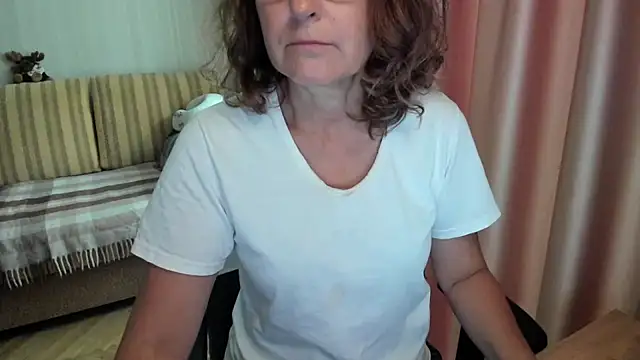 Snapshot of lauraoven chatting on 08-02-26, 08:02 lauraoven online show from 08-02-26, 08:02