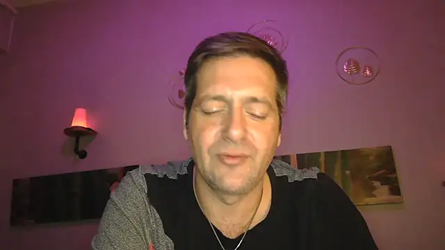 Snapshot of matrikes1 chatting on 01-13-25, 09:52 matrikes1 online show from 01-13-25, 09:52