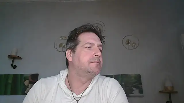 Snapshot of matrikes1 chatting on 02-02-25, 12:24 matrikes1 online show from 02-02-25, 12:24