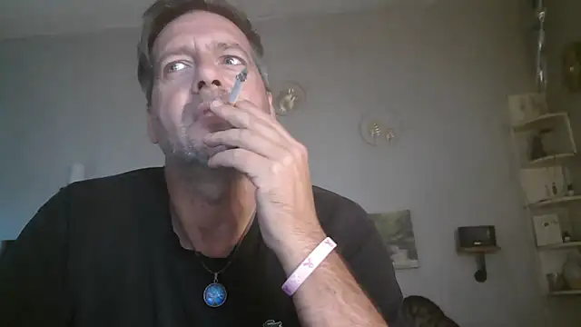 Snapshot of matrikes1 chatting on 10-15-25, 02:50 matrikes1 online show from 10-15-25, 02:50