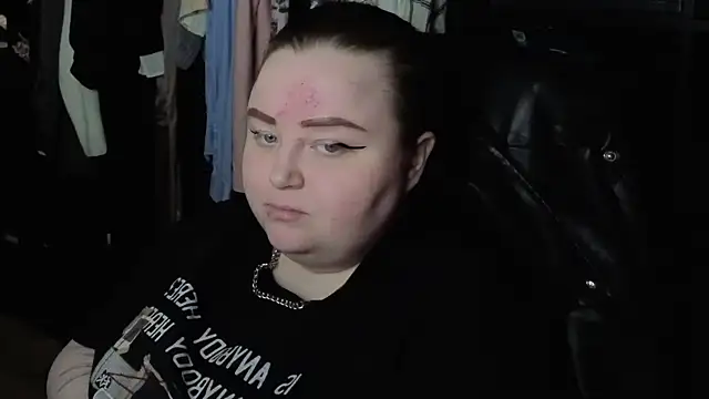 EMMA  CONNOR online show from 11-28-25, 09:06