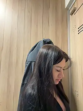 Snapshot of Wet__Bunny chatting on 02-11-25, 09:31 Wet Bunny online show from 02-11-25, 09:31