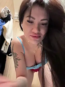 Snapshot of Wet__Bunny chatting on 02-18-25, 09:43 Wet Bunny online show from 02-18-25, 09:43