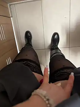 Snapshot of Wet__Bunny chatting on 03-01-25, 09:40 Wet Bunny online show from 03-01-25, 09:40