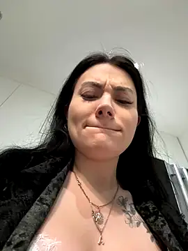 Snapshot of Wet__Bunny chatting on 10-05-25, 03:38 Wet Bunny online show from 10-05-25, 03:38
