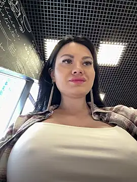 Snapshot of Wet__Bunny chatting on 05-02-26, 06:07 Wet Bunny online show from 05-02-26, 06:07