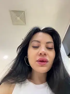 Snapshot of Wet__Bunny chatting on 06-14-26, 06:15 Wet Bunny online show from 06-14-26, 06:15