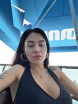 Snapshot of Wet__Bunny chatting on 07-14-26, 10:21 Wet Bunny online show from 07-14-26, 10:21
