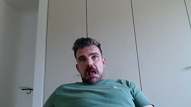 Snapshot of mrbigballs chatting on 06-02-26, 05:59 mrbigballs online show from 06-02-26, 05:59