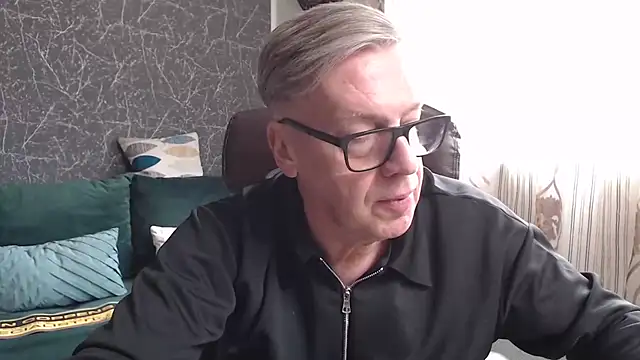 Snapshot of RobertStripX chatting on 02-28-26, 12:28 RobertStripX online show from 02-28-26, 12:28