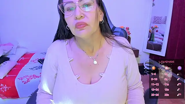 esmeralda milf online show from 01-15-26, 03:16