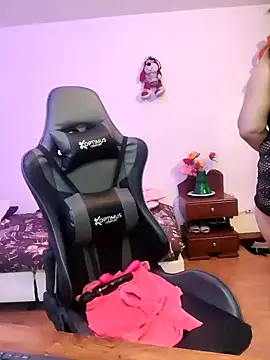 esmeralda milf online show from 03-08-26, 09:40