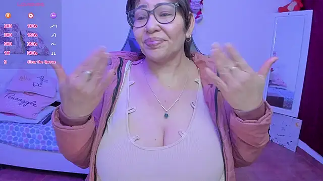 esmeralda milf online show from 04-13-26, 07:52