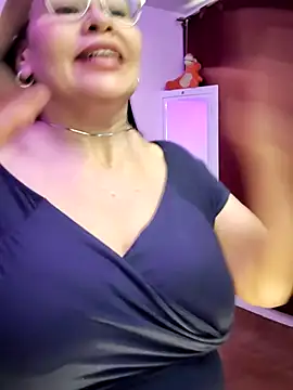 Snapshot of esmeralda_milf chatting on 07-22-26, 08:33 esmeralda milf online show from 07-22-26, 08:33