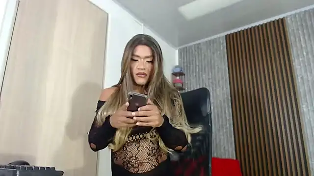 SARA TS FOX online show from 01-16-25, 09:19