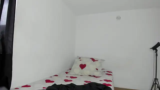 SARA TS FOX online show from 10-11-25, 09:24