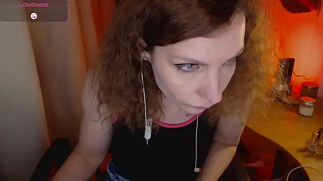 Snapshot of JohansonKatie chatting on 02-06-25, 01:38 JohansonKatie online show from 02-06-25, 01:38