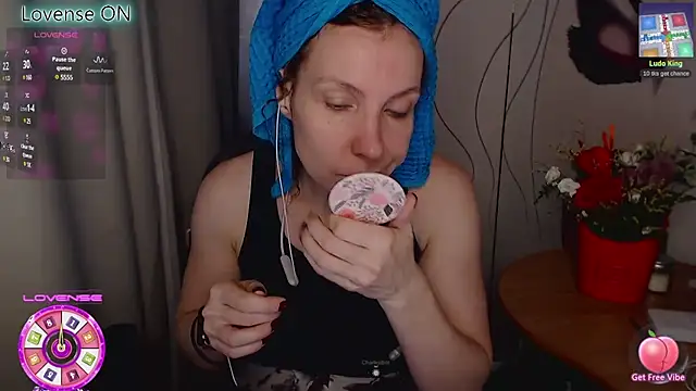 Snapshot of JohansonKatie chatting on 02-19-25, 06:55 JohansonKatie online show from 02-19-25, 06:55