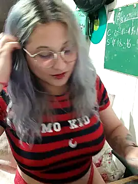 Snapshot of ElfGrey chatting on 12-17-24, 02:33 ElfGrey online show from 12-17-24, 02:33