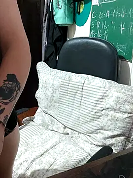 Snapshot of ElfGrey chatting on 01-08-25, 03:29 ElfGrey online show from 01-08-25, 03:29