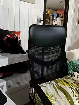 Snapshot of ElfGrey chatting on 02-05-25, 03:45 ElfGrey online show from 02-05-25, 03:45